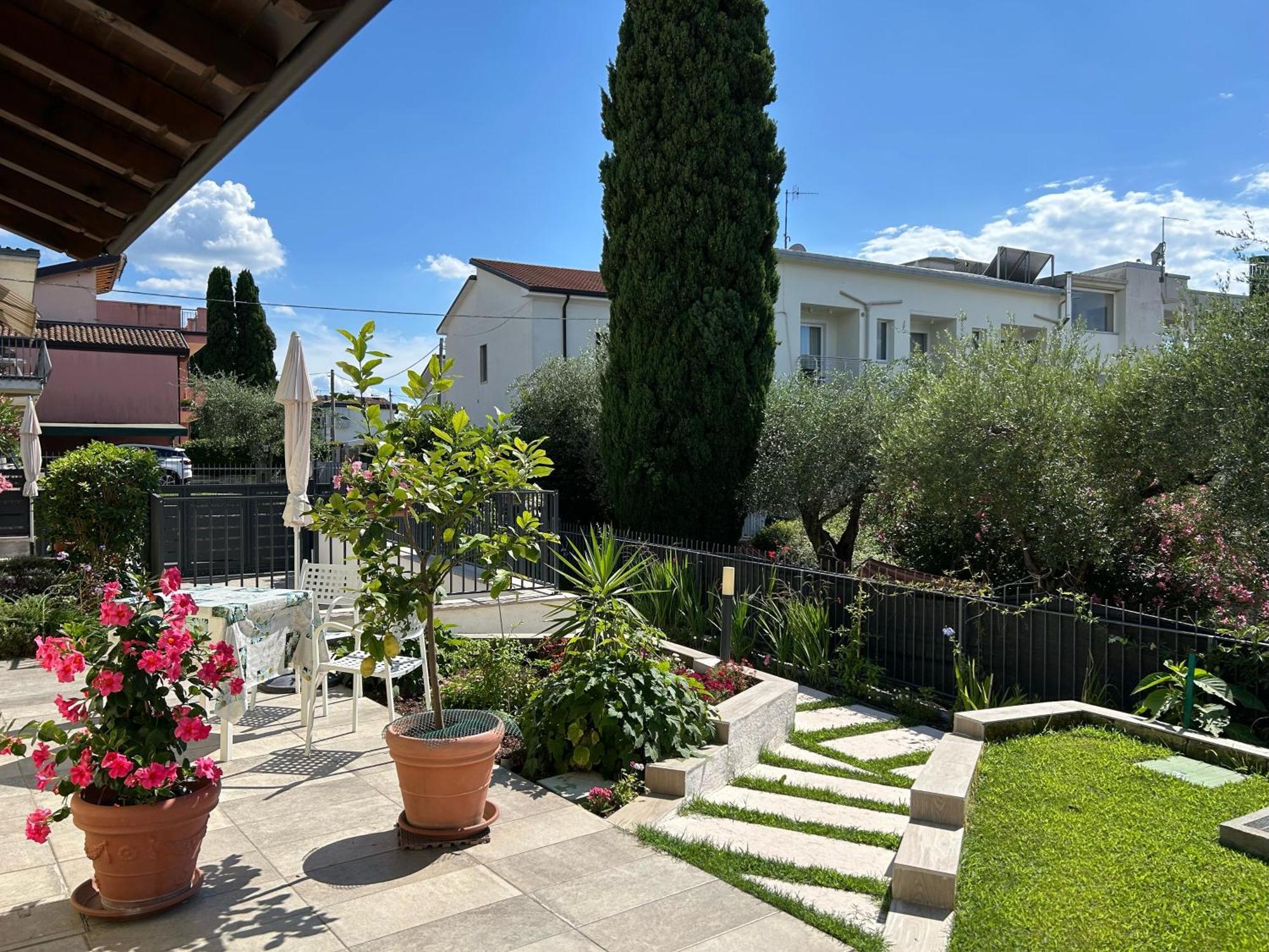 Appartamenti Rossini Бардолино Экстерьер фото